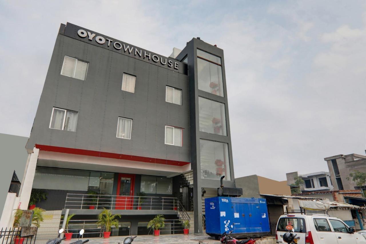 Townhouse The Shubham Hotel Bijnaur Exterior photo